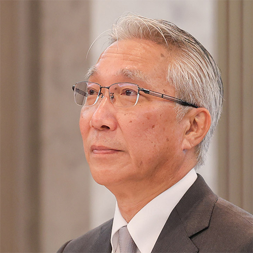 石渡伸光代表取締役社長の顔写真